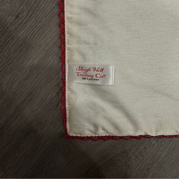 Sleigh Hill Holiday Christmas Red  Flower Holly Beige Gold Sparkly Table Runner - Picture 4 of 4